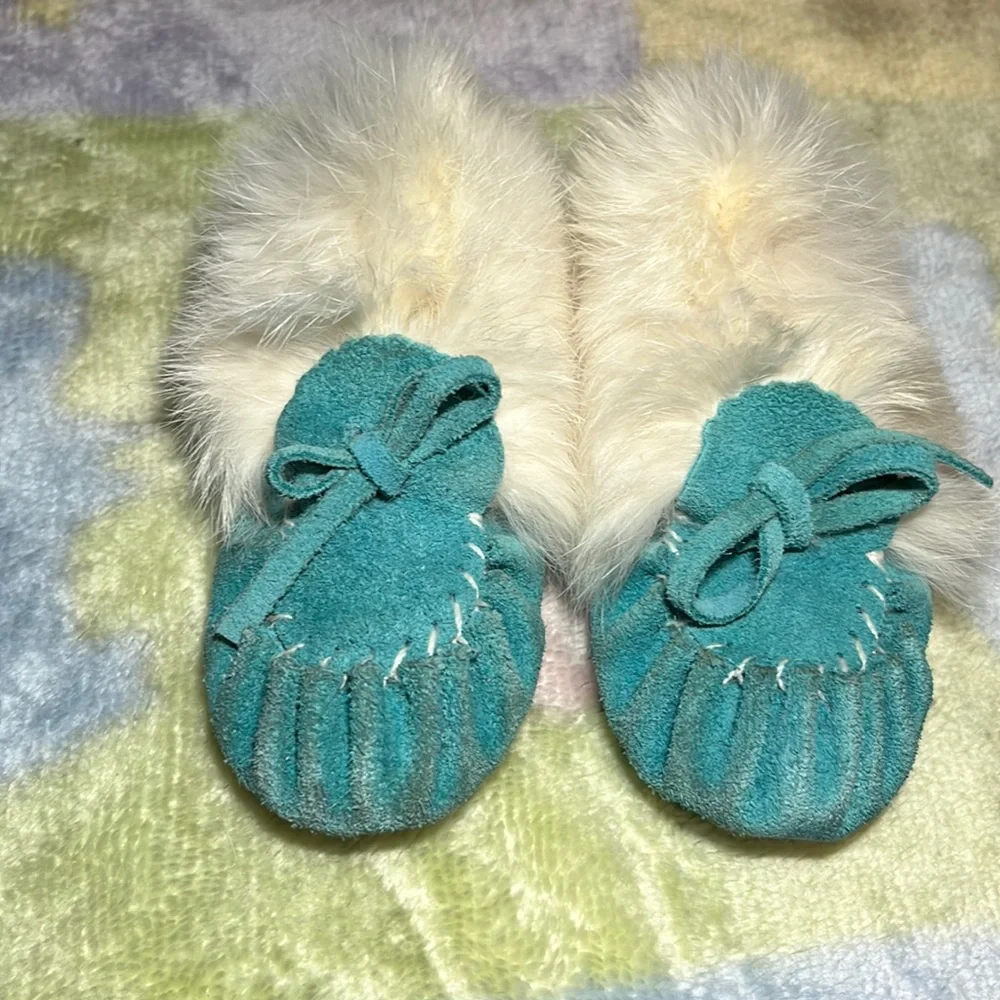 Baby leather moccasins. Beautiful teal leather with real white fur at ankle